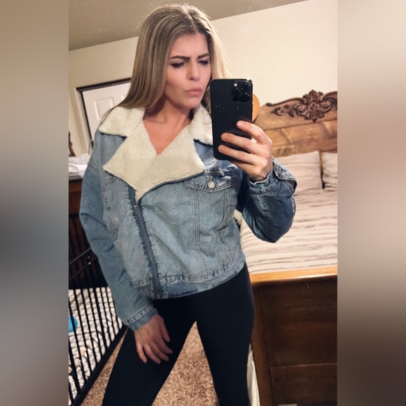 Garage, Light Denim, Sherpa/Fleece Lined, Crop, Zip, Jeans Jacket, Size Large - Picture 8 of 9